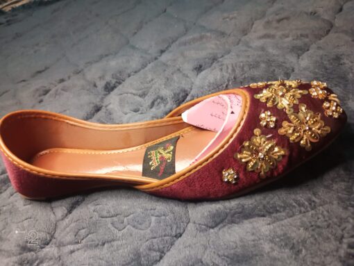 Maroon Floral Embellished Khussa - Image 4