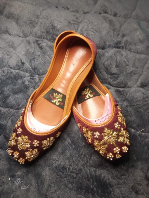 Maroon Floral Embellished Khussa - Image 3